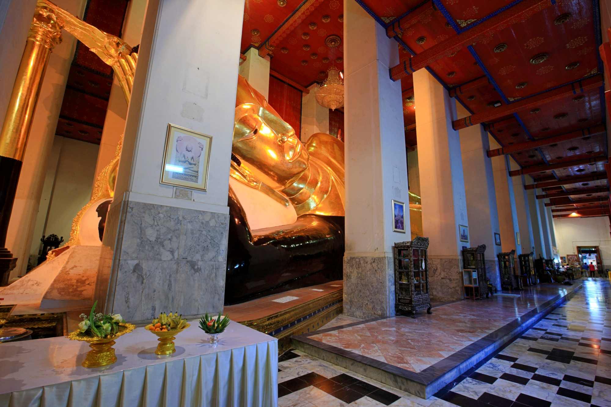 พระนอนจักรสีห์